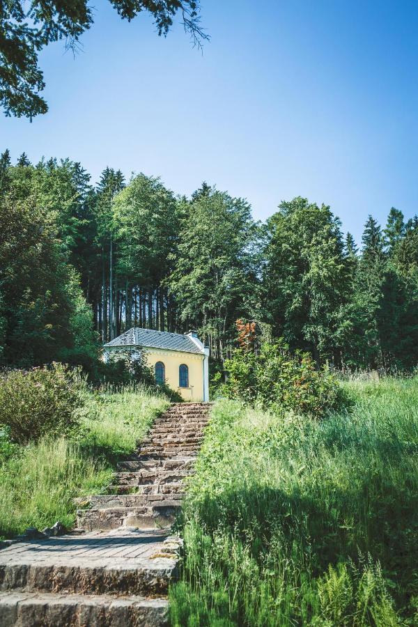 Retro Hotel Pod Zvicinou Bílá Třemešná Exteriör bild