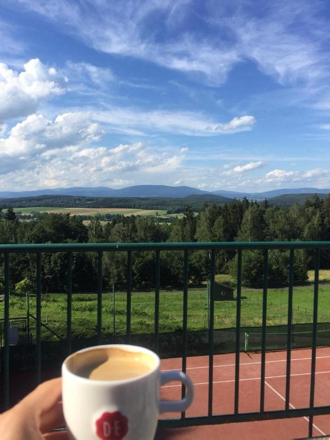 Retro Hotel Pod Zvicinou Bílá Třemešná Exteriör bild