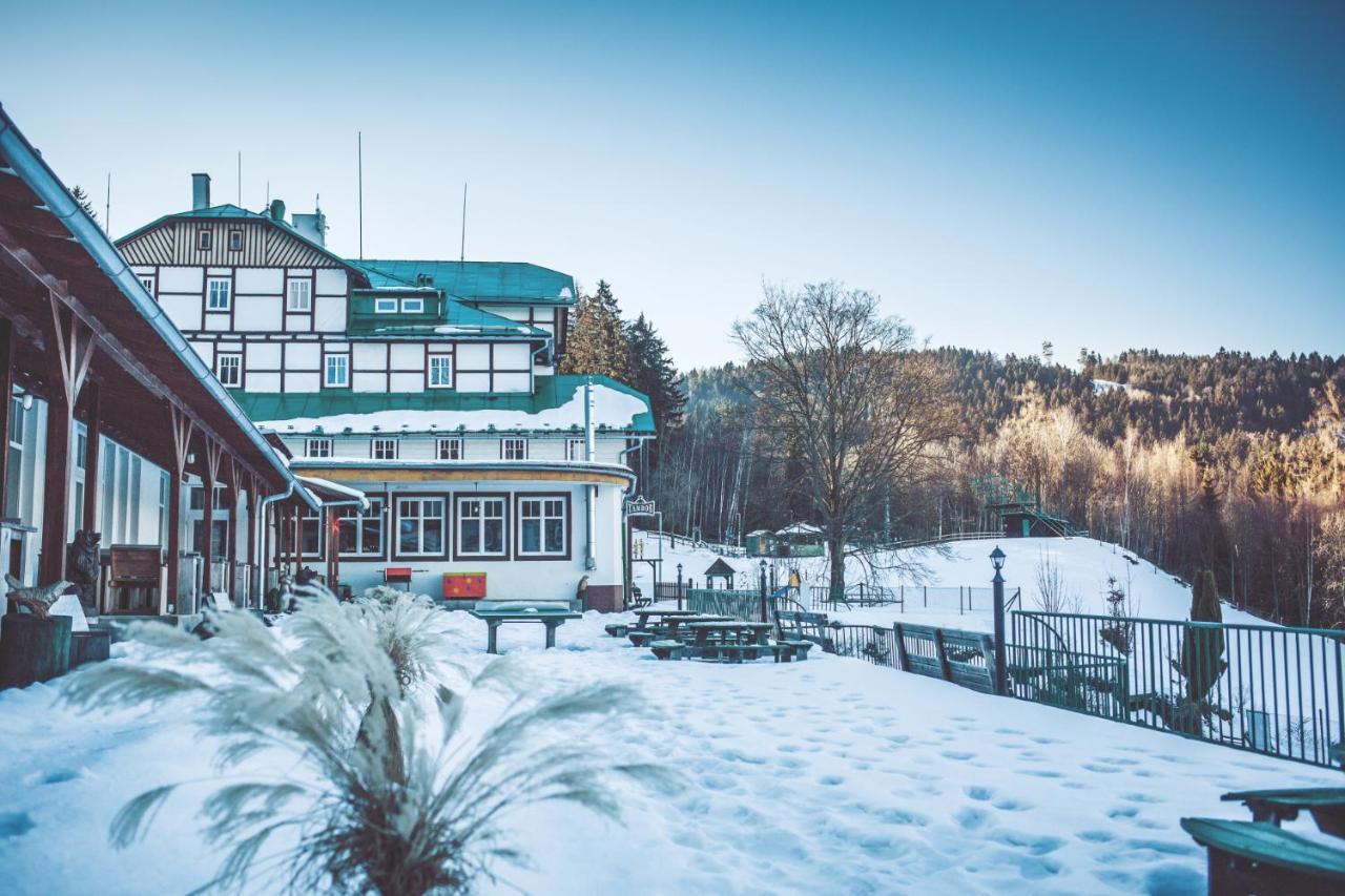 Retro Hotel Pod Zvicinou Bílá Třemešná Exteriör bild