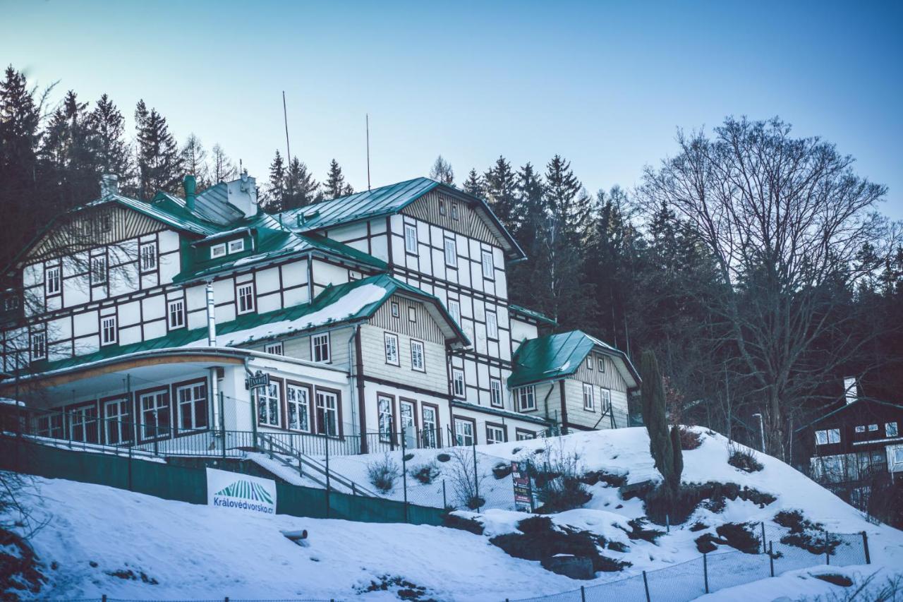 Retro Hotel Pod Zvicinou Bílá Třemešná Exteriör bild